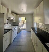 1152 N Sycamore Ave, Unit House in Los Angeles, CA - Building Photo - Building Photo