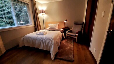 1803 N 200th St in Shoreline, WA - Foto de edificio - Building Photo