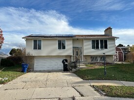 4981 Greentree Way W in Salt Lake City, UT - Building Photo