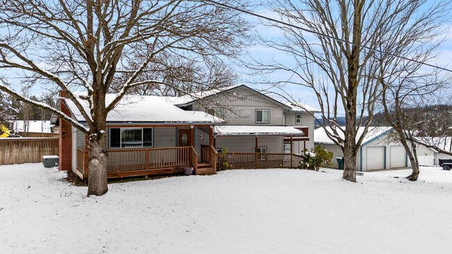 property at 3108 Lodgepole Rd