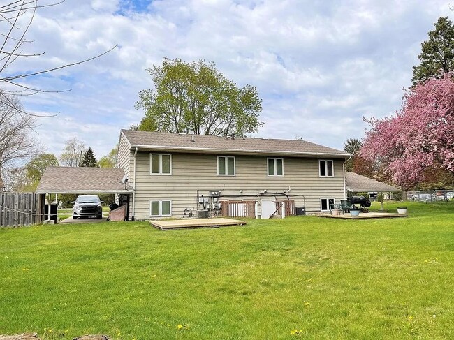 5722 Ridgeway Dr in Haslett, MI - Building Photo - Building Photo