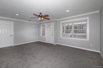 81 Secatogue Ave in Farmingdale, NY - Building Photo - Building Photo