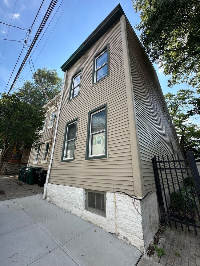 1109 Belvedere St in Cincinnati, OH - Building Photo - Building Photo