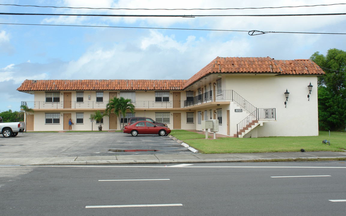 1655 Florida Mango Rd in West Palm Beach, FL - Building Photo