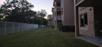 10650 SW 157th Ct, Unit 202 in Miami, FL - Foto de edificio - Building Photo