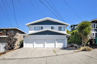 4426 Penniman Ave in Oakland, CA - Building Photo - Building Photo