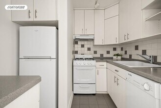 245 E 24th St in New York, NY - Building Photo - Building Photo