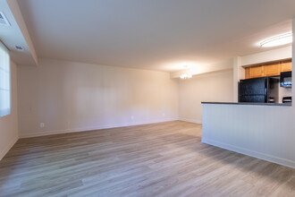 Woodmont Park Apartments in Rockville, MD - Building Photo - Interior Photo