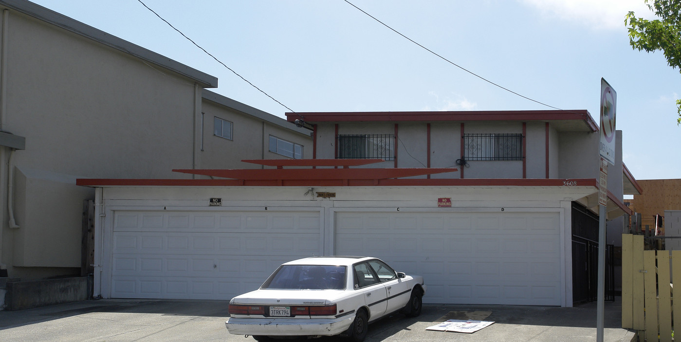 3608 Midvale Ave in Oakland, CA - Building Photo