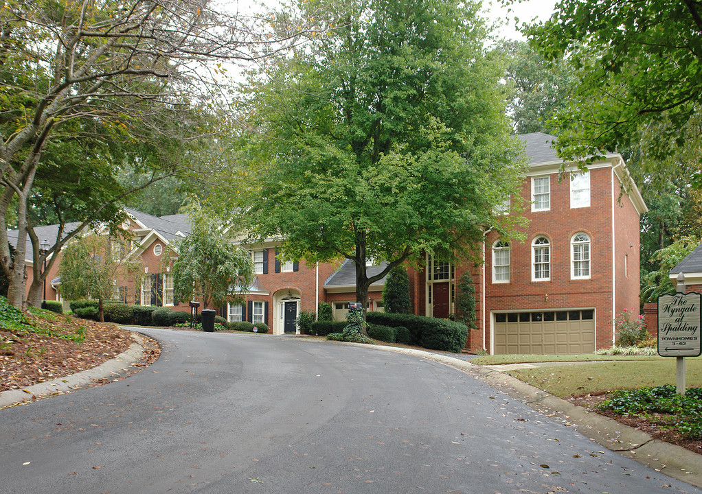 The Wyngate at Spalding in Atlanta, GA - Foto de edificio