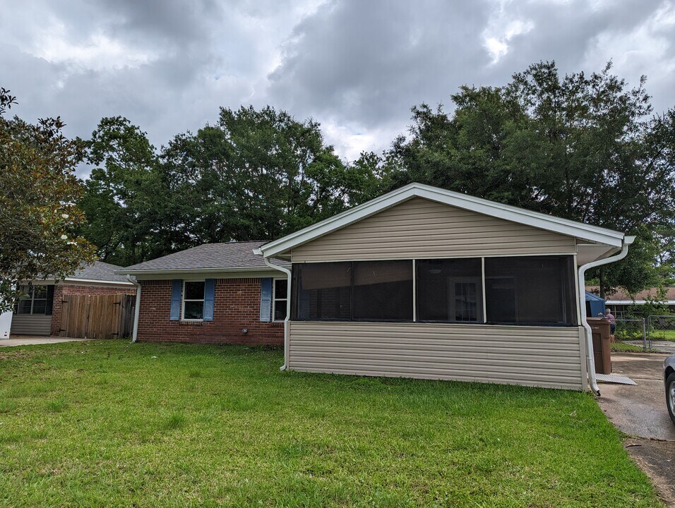 668 Orchard Dr in D'Iberville, MS - Building Photo