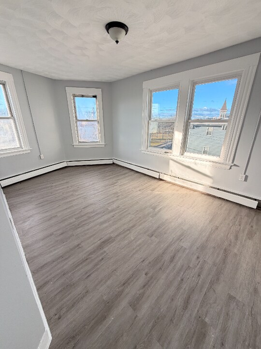 73 Haverhill St in Lawrence, MA - Building Photo