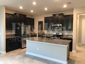 9901 Victory Gallop Loop in Ruskin, FL - Foto de edificio - Building Photo