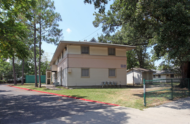 Gilmore Park Apartments in New Orleans, LA - Building Photo - Building Photo