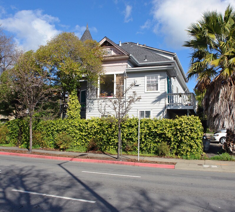 1416 2nd St in San Rafael, CA - Foto de edificio