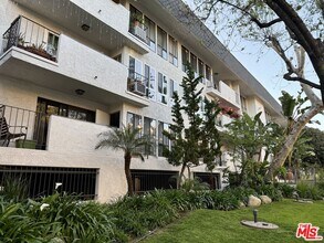 837 N W Knoll Dr in West Hollywood, CA - Building Photo - Building Photo