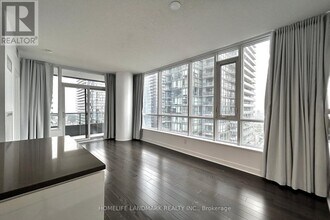 295-3295 Adelaide St W in Toronto, ON - Building Photo - Building Photo