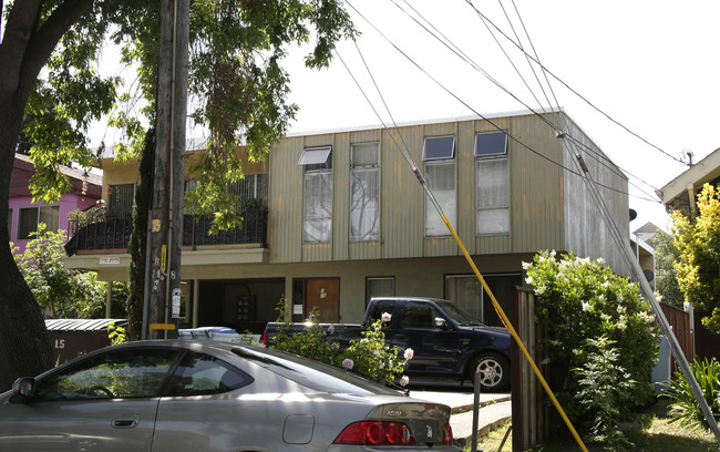 1520 Woolsey St in Berkeley, CA - Building Photo - Building Photo