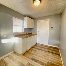 806 N Detroit Ave in Lubbock, TX - Building Photo - Building Photo