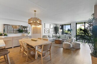 141 Crandon Blvd in Key Biscayne, FL - Building Photo - Building Photo