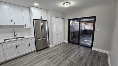 19438 NW 28th Pl in Miami Gardens, FL - Foto de edificio - Building Photo