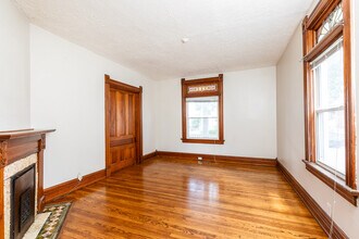 1949 Hudson Ave in Cincinnati, OH - Foto de edificio - Building Photo