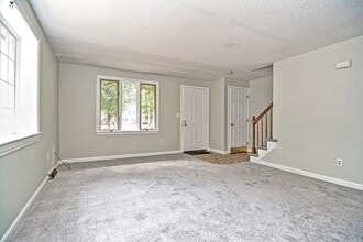 13 Colonial Dr in Norton, MA - Building Photo - Building Photo