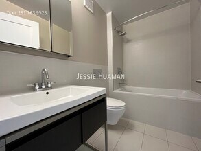 80 N Moore St in New York, NY - Building Photo - Building Photo