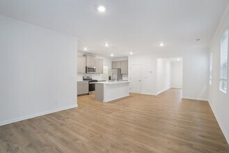 6096 Knickerbocker St in Mableton, GA - Building Photo - Building Photo