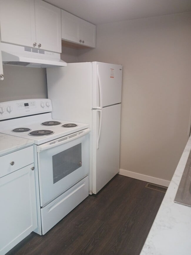 property at 1013 W 10th St