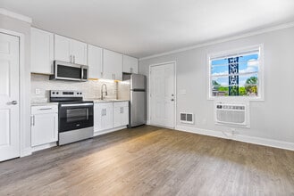 Edgewater Apartments in Savannah, GA - Building Photo - Building Photo