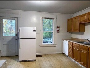 175 N Lancaster St, Unit 175 in Athens, OH - Building Photo - Building Photo
