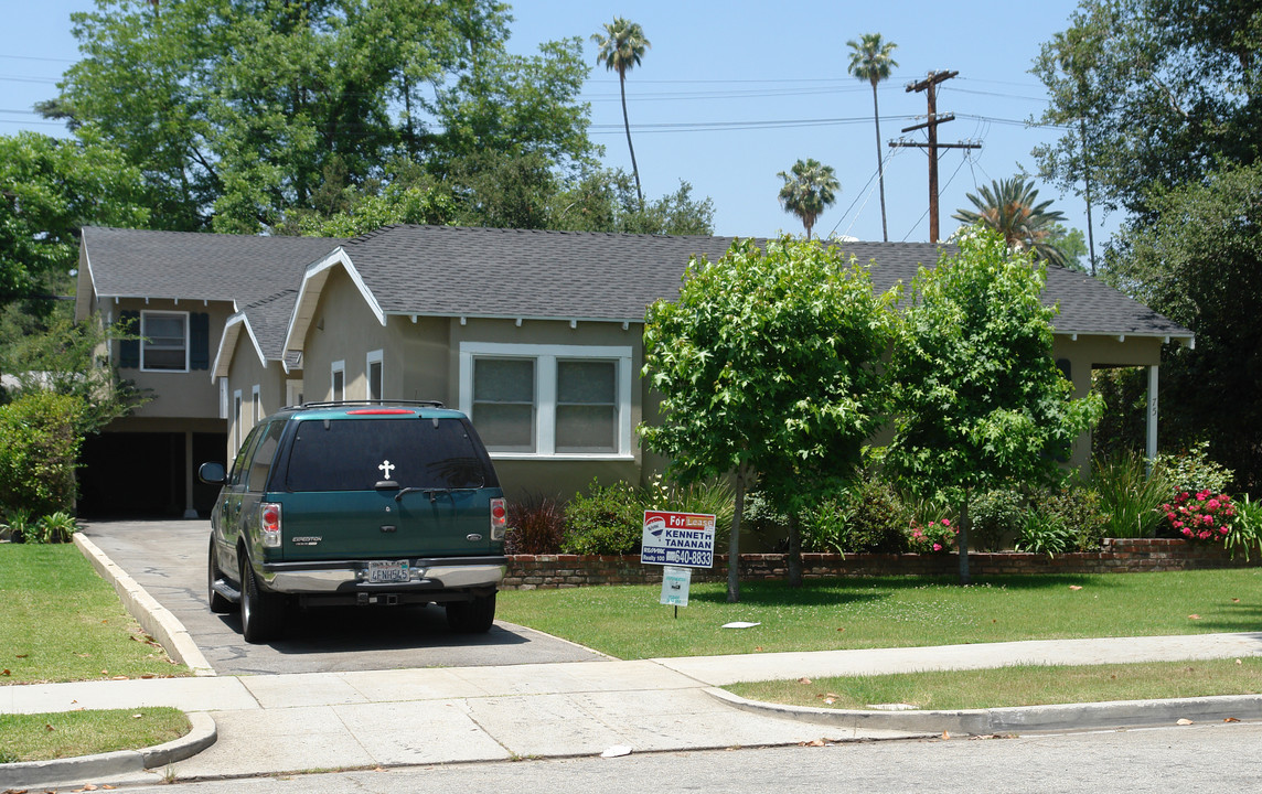 75-83 N Greenwood Ave in Pasadena, CA - Foto de edificio