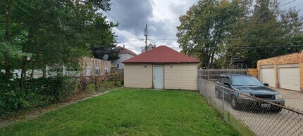 8544 S Exchange Ave in Chicago, IL - Building Photo - Building Photo