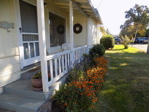 20540-20558 Birch Rd in Sonoma, CA - Foto de edificio - Building Photo