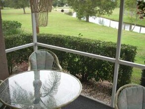 232 Pebble Beach Blvd, Unit 104 in Naples, FL - Foto de edificio - Building Photo