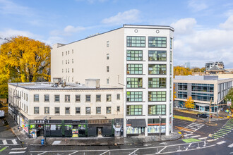 Ankeny Square Apartments in Portland, OR - Building Photo - Building Photo