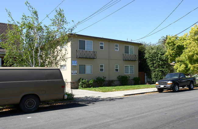 520 Hilton St in Redwood City, CA - Foto de edificio - Building Photo