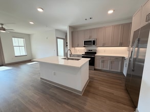 Heartwood at Vermillion in Huntersville, NC - Building Photo - Building Photo