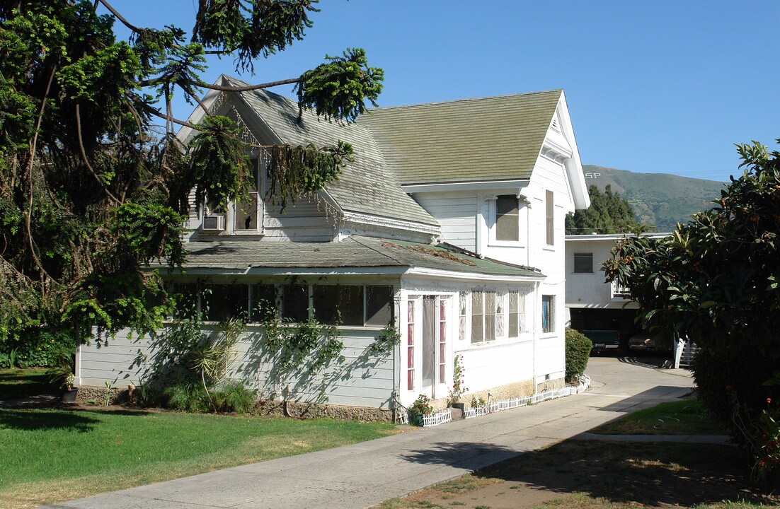 710-712 E Santa Barbara St in Santa Paula, CA - Building Photo