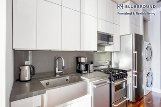 434 W 52nd St in New York, NY - Building Photo - Building Photo