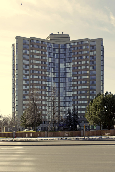 The Compass in Mississauga, ON - Building Photo