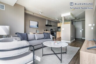 989 112th Ave NE in Bellevue, WA - Building Photo - Building Photo