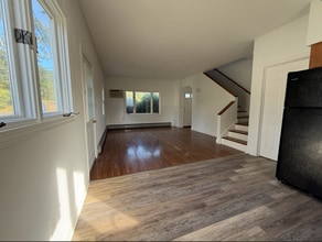 143 E High St in East Hampton, CT - Building Photo - Building Photo