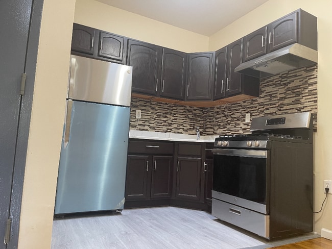 130 Woodbine St in Brooklyn, NY - Building Photo - Building Photo