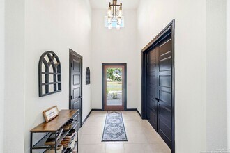 418 Tawny Oak Cir in Bandera, TX - Foto de edificio - Building Photo