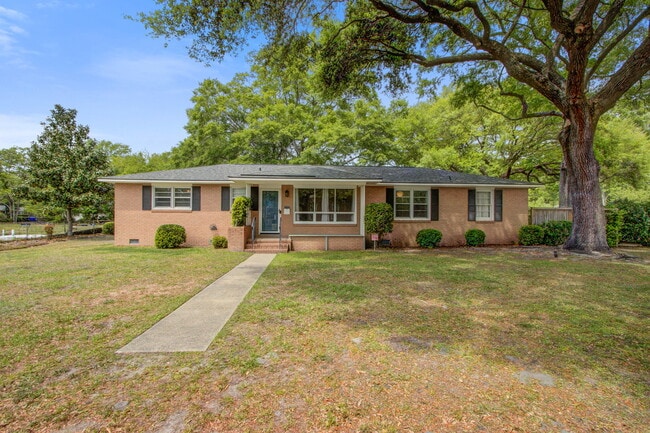 property at 1502 Woodcrest Ave