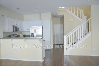 313 Harbor Breeze Dr in Port Hueneme, CA - Building Photo - Building Photo