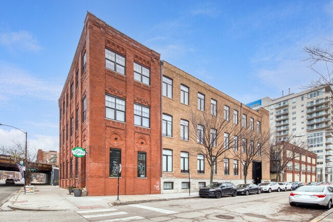 729 N Sangamon St, Unit #413 in Chicago, IL - Foto de edificio - Building Photo