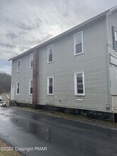 222 Learn Rd-Unit -2nd Fl in Tannersville, PA - Foto de edificio - Building Photo